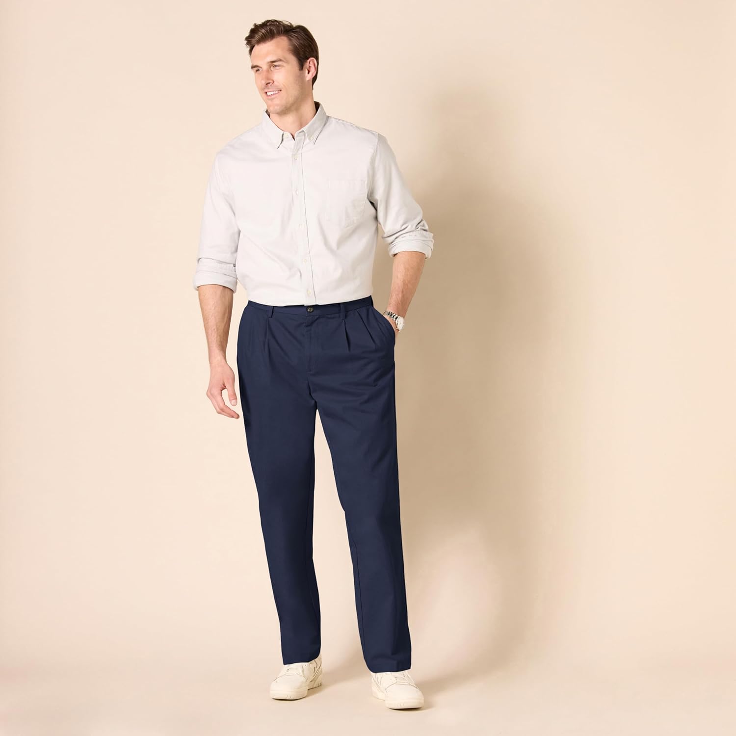 Thumbnail 6 de Amazon Essentials Men’s Classic-Fit Wrinkle-Resistant Pleated Chino Trousers (Big & Tall)