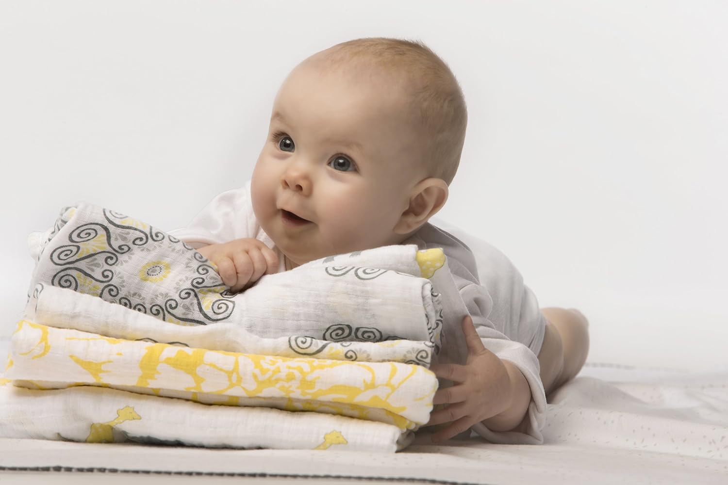 Detalle 1 de SwaddleDesigns Muslin Swaddle Blanket 46 x 46 inches