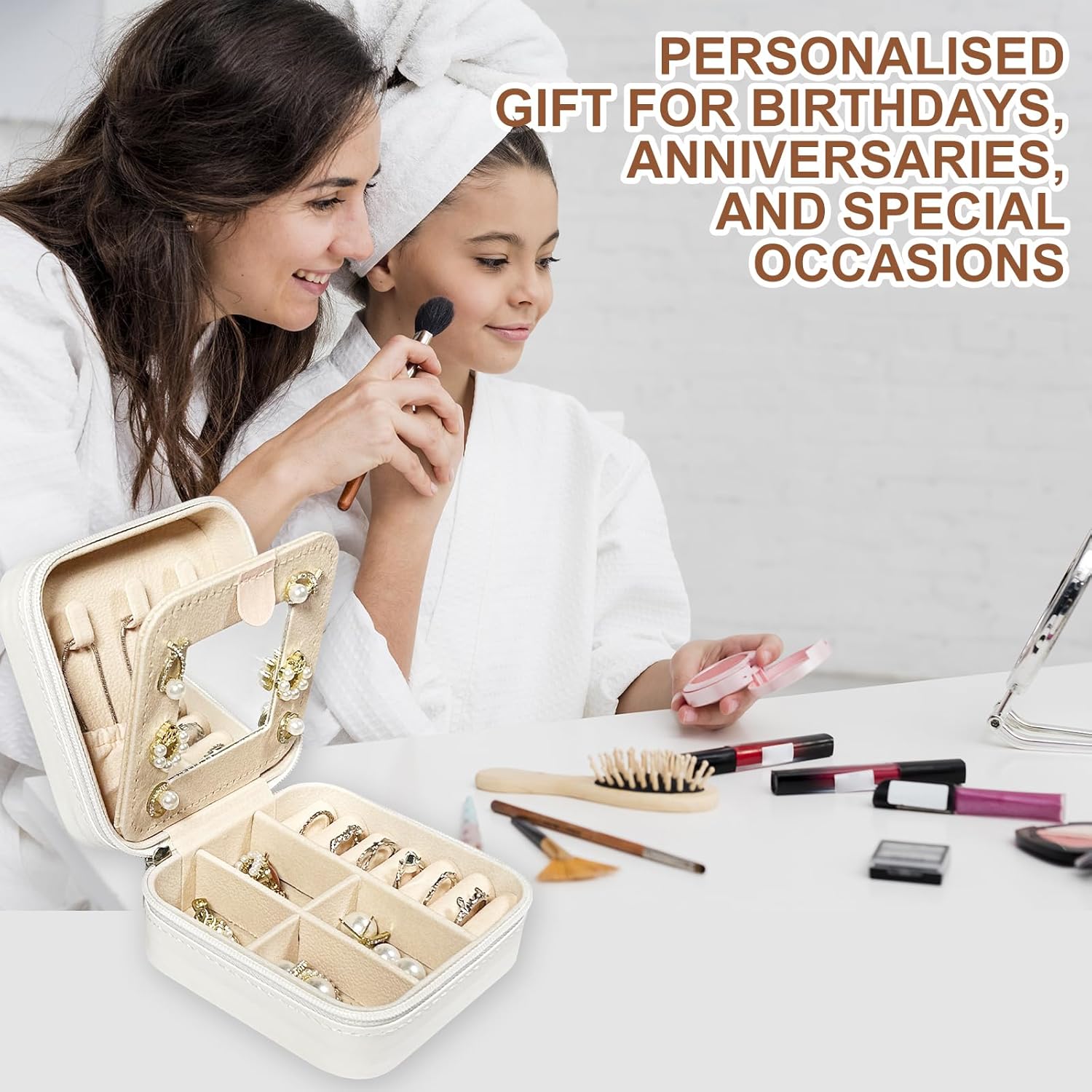 Detalle de JEKUGOT Personalised Travel Jewellery Box – Alphabet Organiser with Mirror (Small, 10×10×5 cm)