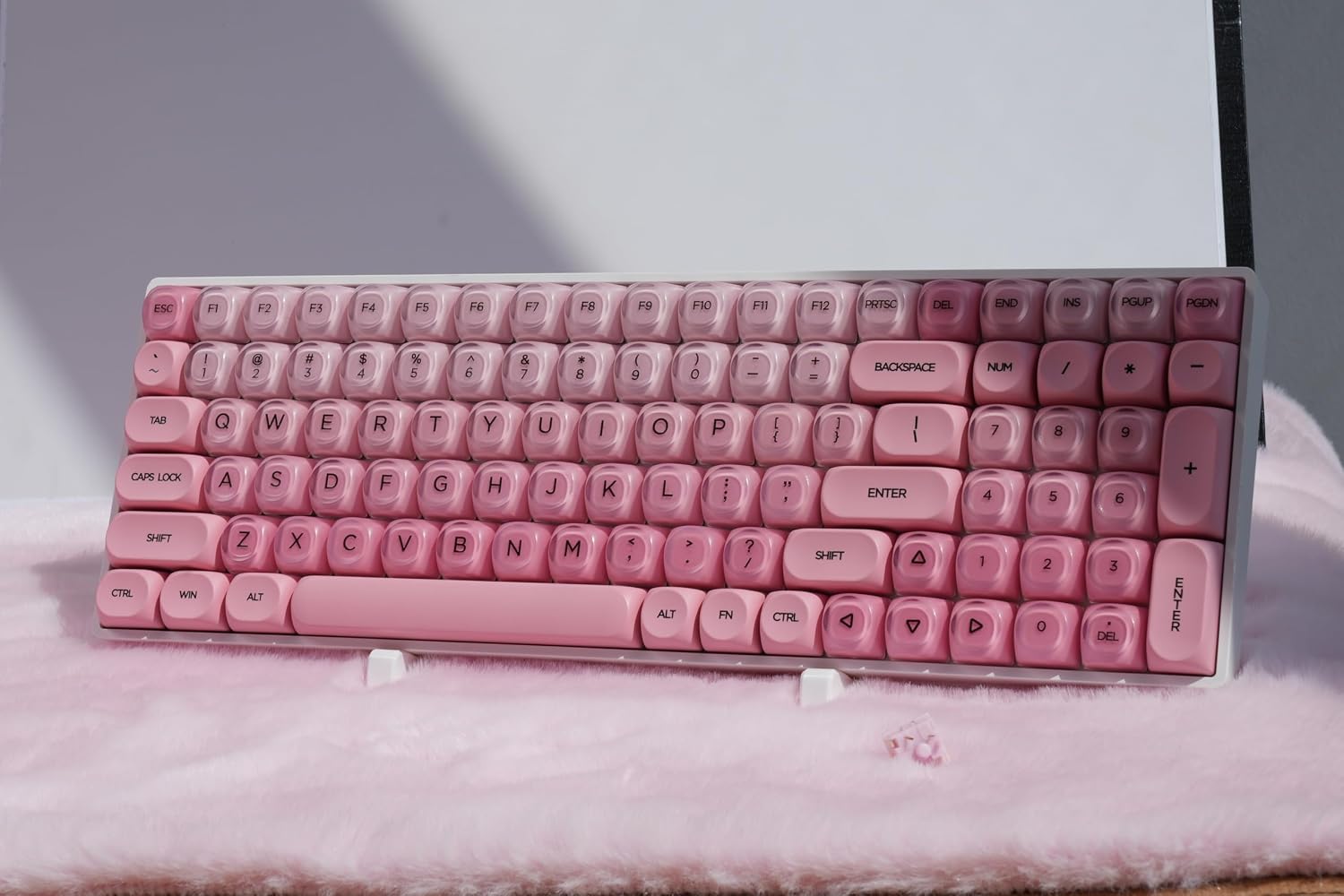 Detalle 2 de ZORNHER ZH100 Wireless Mechanical Keyboard: 98% Creamy Jelly MOA Keycaps, Creamy Switches, Full Size in a Compact Form