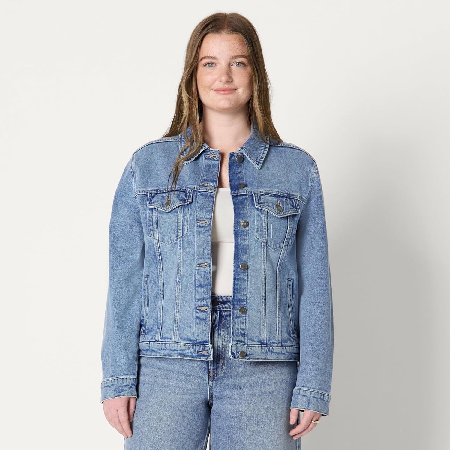 Thumbnail 6 de Amazon Essentials Veste camionneur rigide surdimensionnée pour femme