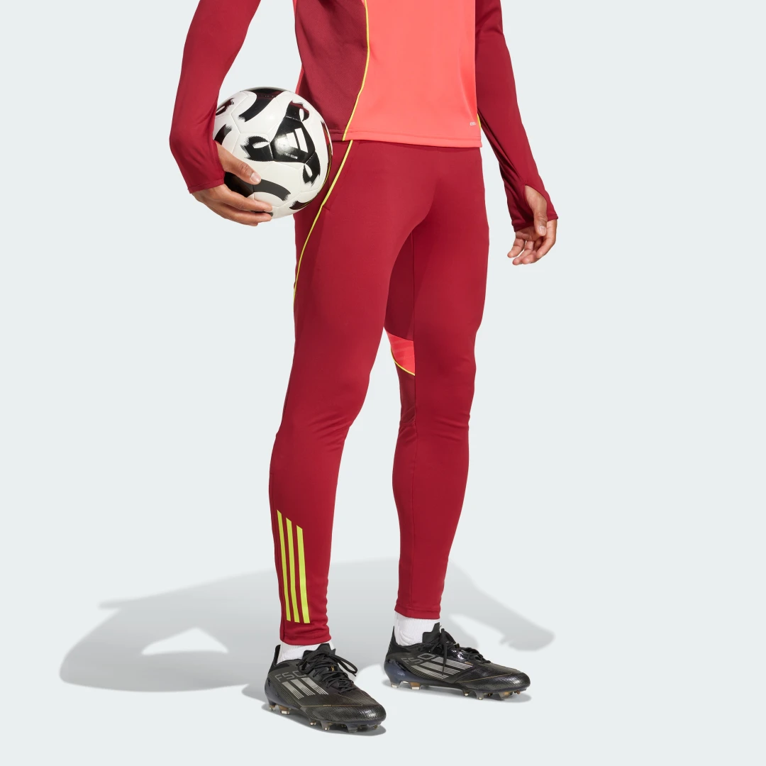Detalle de Pantalón entrenamiento Tiro 25 Competition de Adidas: comodidad y rendimiento para tus sesiones