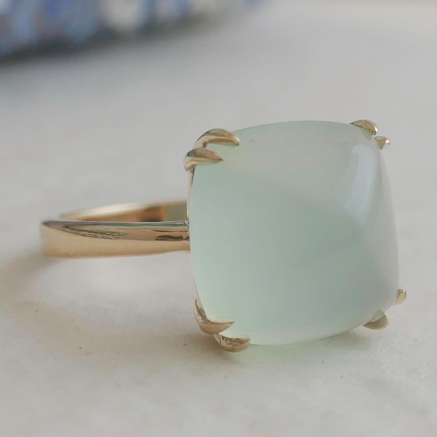Detalle 2 de Aqua Chalcedon Sugar Loaf Ring aus Sterling Silber vergoldet – handgefertigter Schmuck für Damen (US-Größe 7 / Ø 17,3 mm)