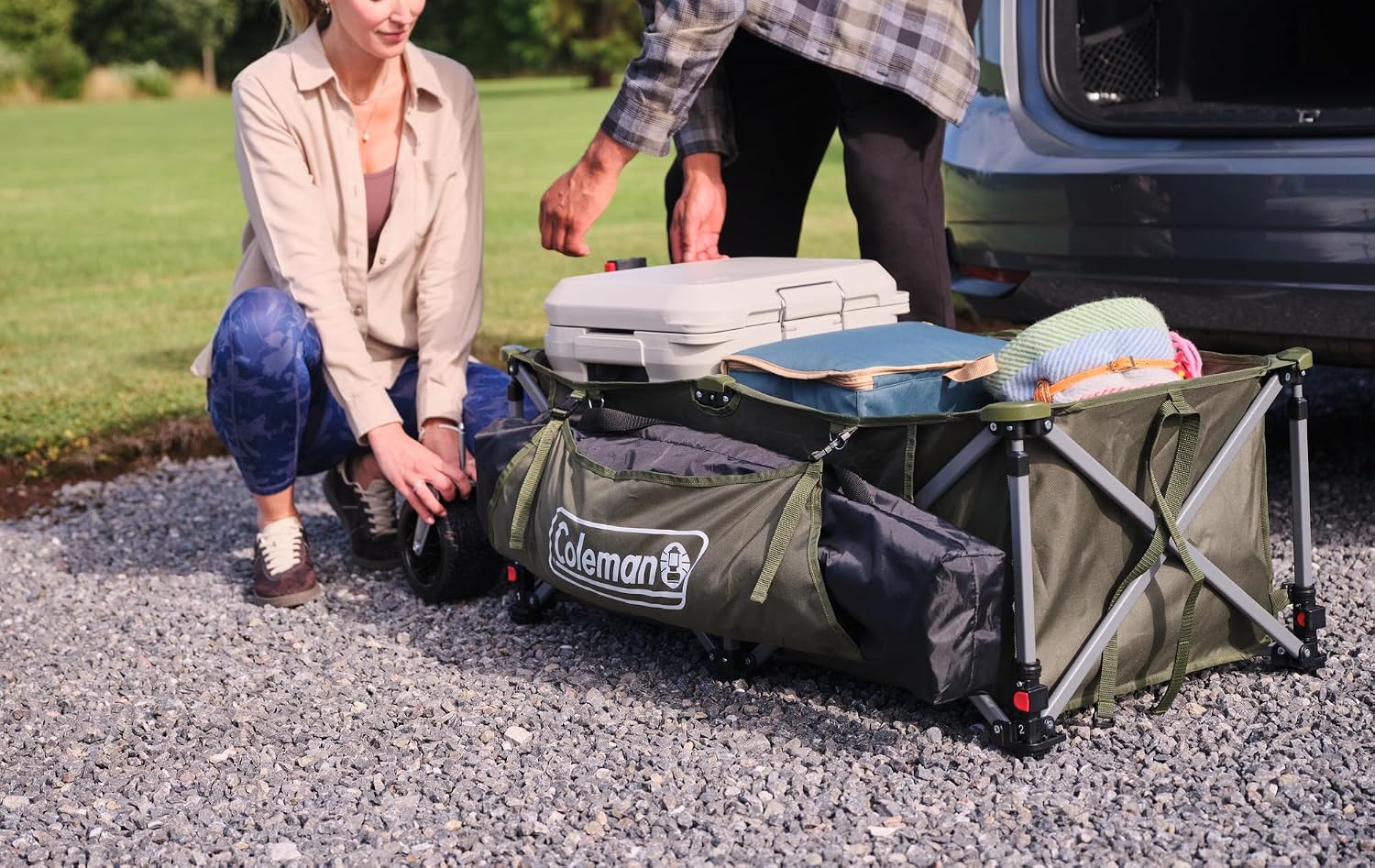 Detalle 2 de Coleman Collapsible Camping Wagon review: a practical foldable four-wheeled cart for gear transport