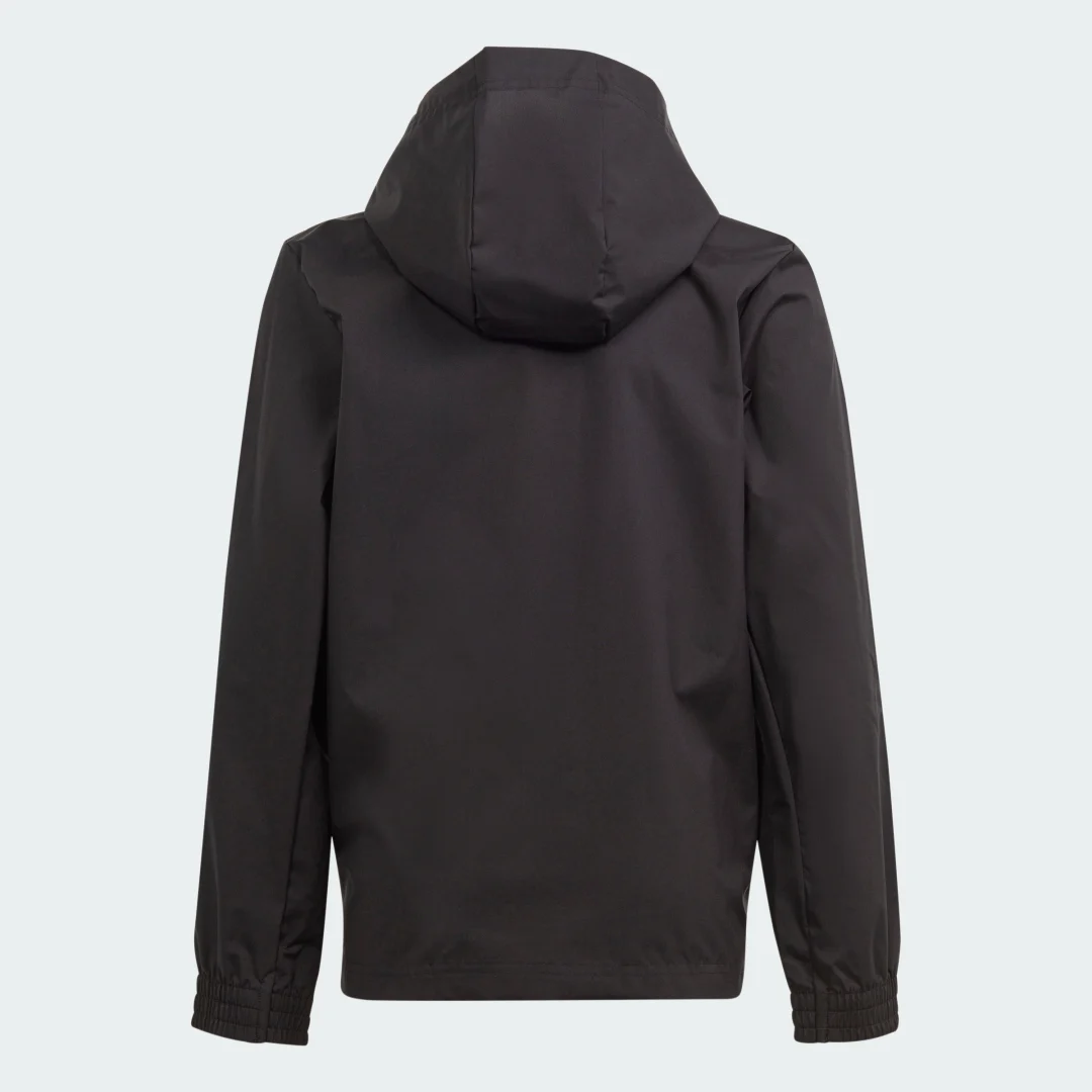 Detalle de Chaqueta Entrada 22 All-Weather de Adidas — versión negra para uso diario