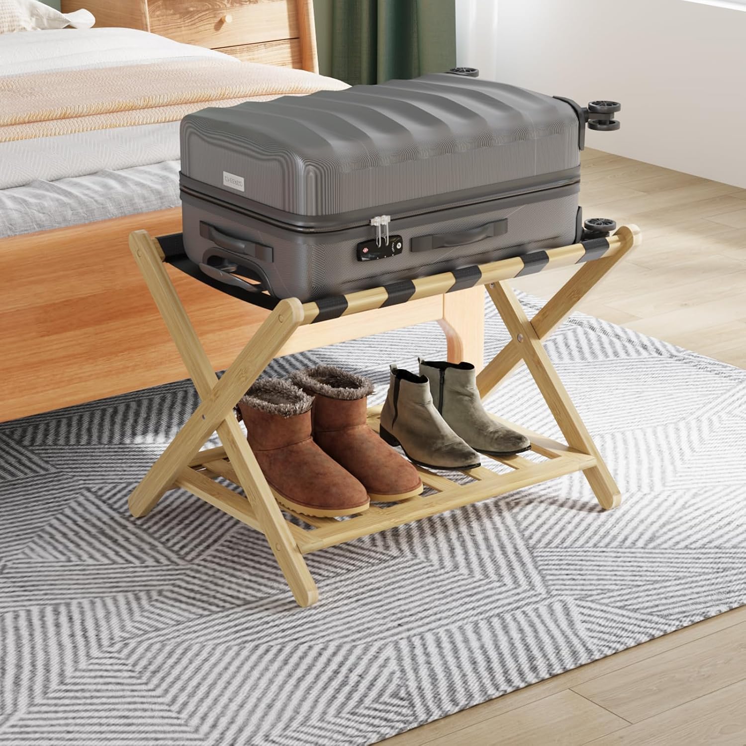 Detalle de Smuxee Fully Assembled Bamboo Foldable Luggage Rack with Shelf & 5 Nylon Straps