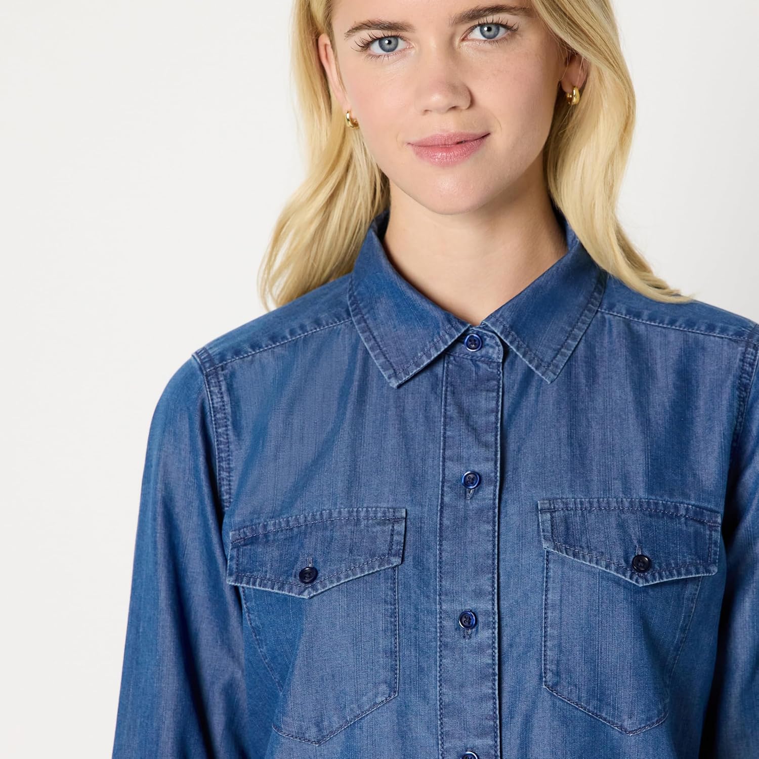 Thumbnail 2 de Amazon Essentials women’s relaxed-fit denim chambray button-down long-sleeve shirt