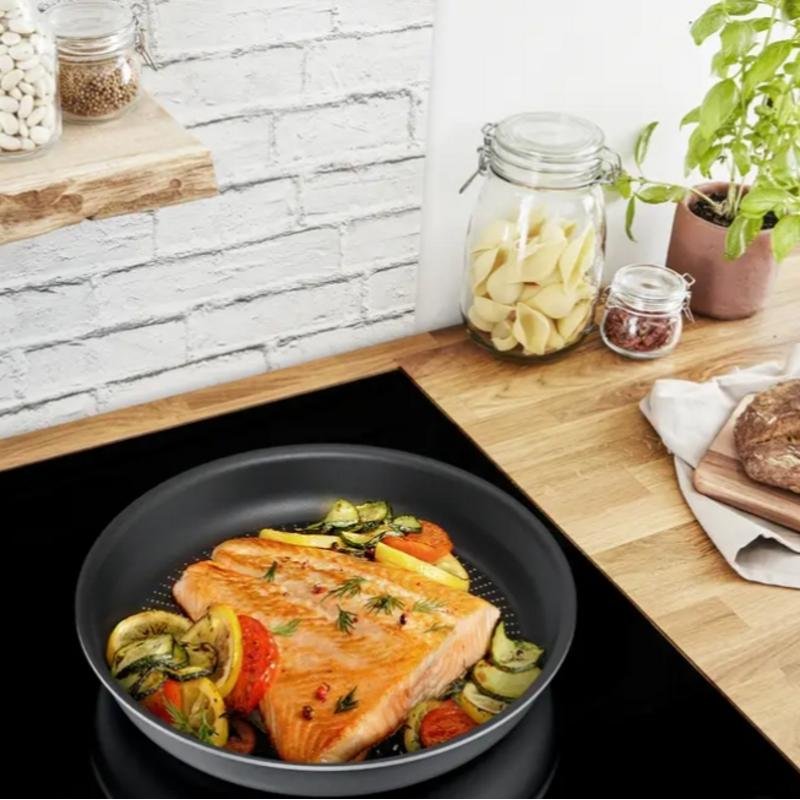 Detalle de Sartén wok Tefal Emotion 28 cm — Acero inoxidable Titanio, 3,6 L