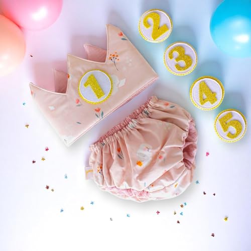 Detalle 2 de Conjunto Cumpleaños para Bebé de 1 Año – Corona y Cubrepañal Surikatokids (Presumida 12-18 M)