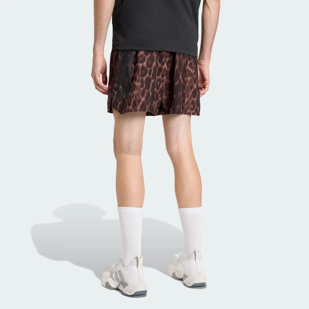Detalle 2 de Pantalón corto con estampado integral D4T PrimeLift de Adidas – Marrón