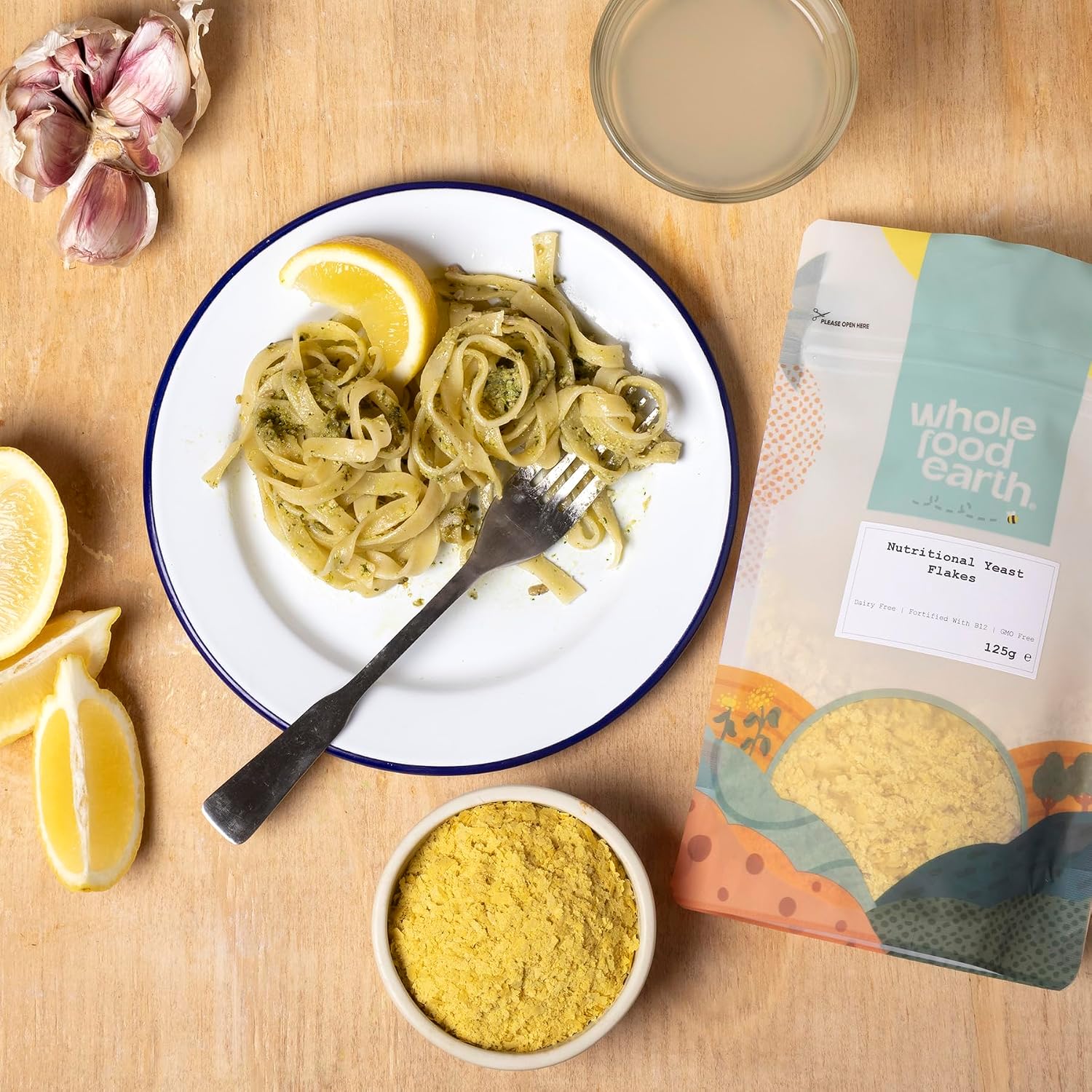 Detalle 2 de Wholefood Earth Hefeflocken 125g vegane Käsealternative 🧀