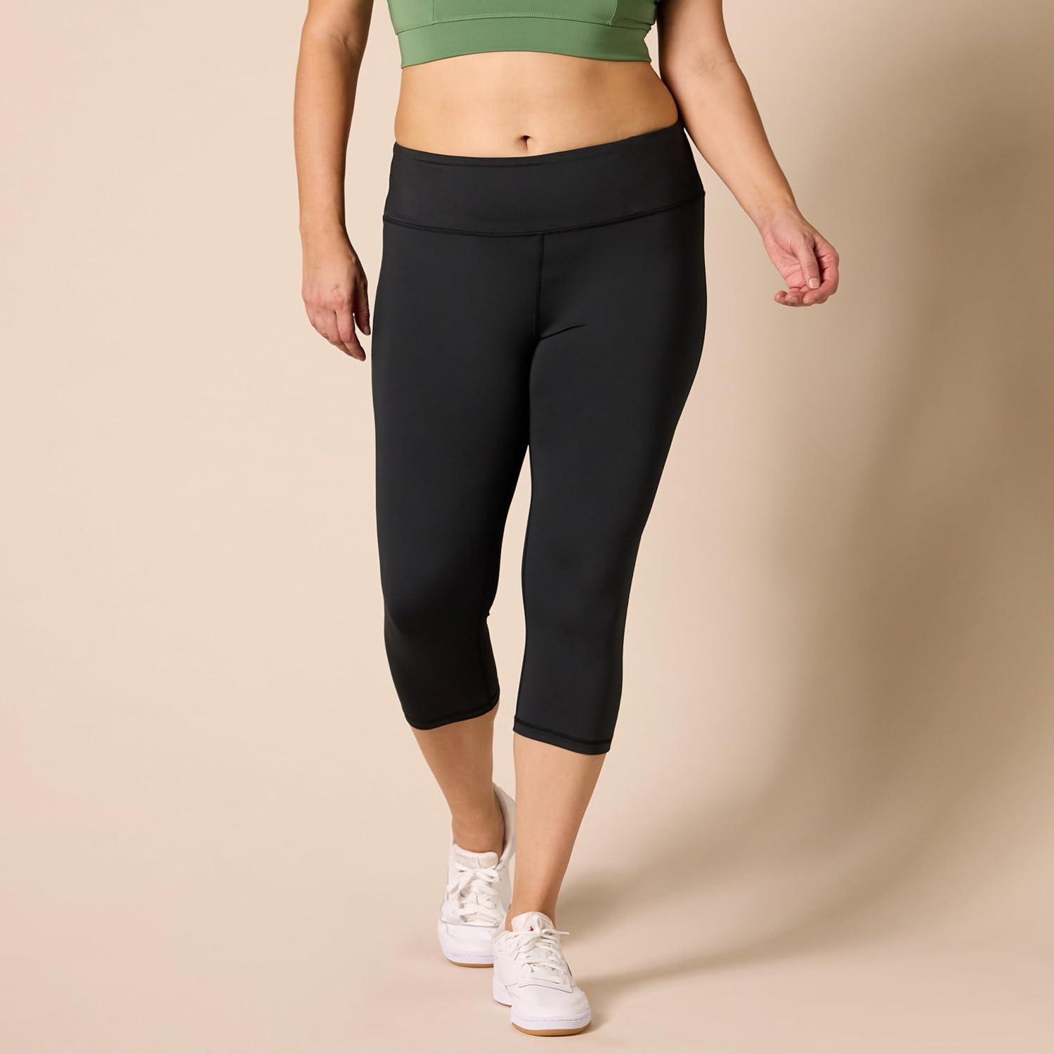 Thumbnail 5 de Amazon Essentials Women's Exercise Workout Leggings: Active Sculpt Mid-Rise Capri with Pockets