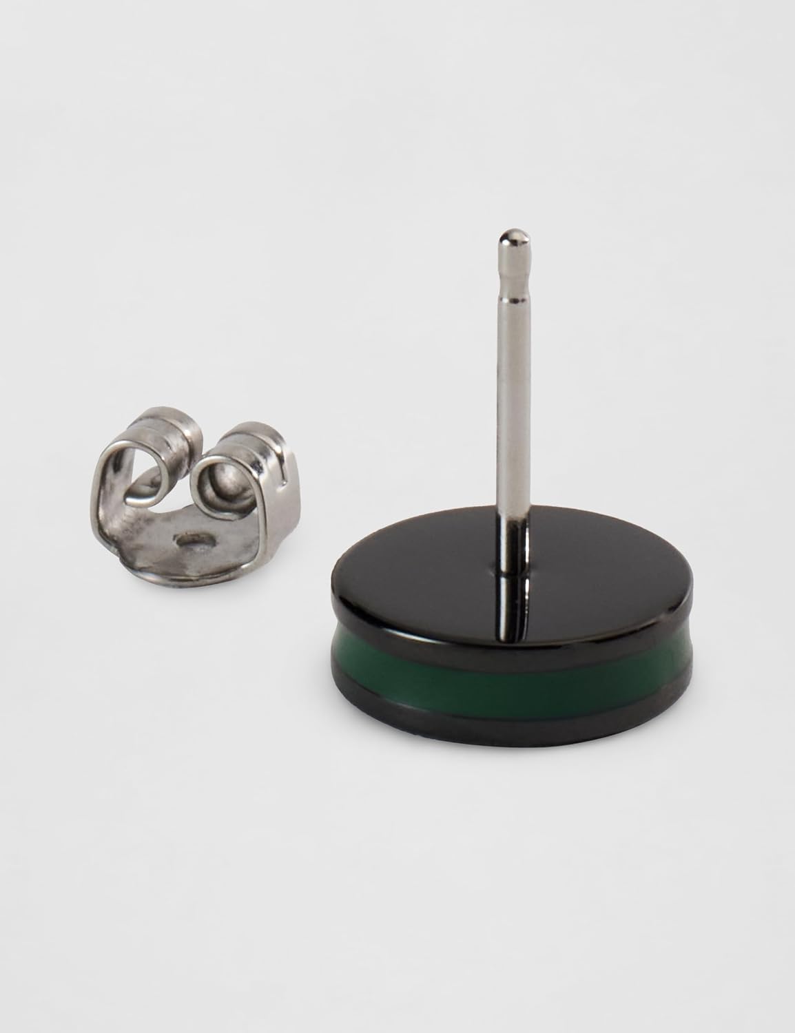 Detalle 2 de Lacoste Baseline Ohrstecker für Herren – Edelstahl mit schwarzer IP-Beschichtung