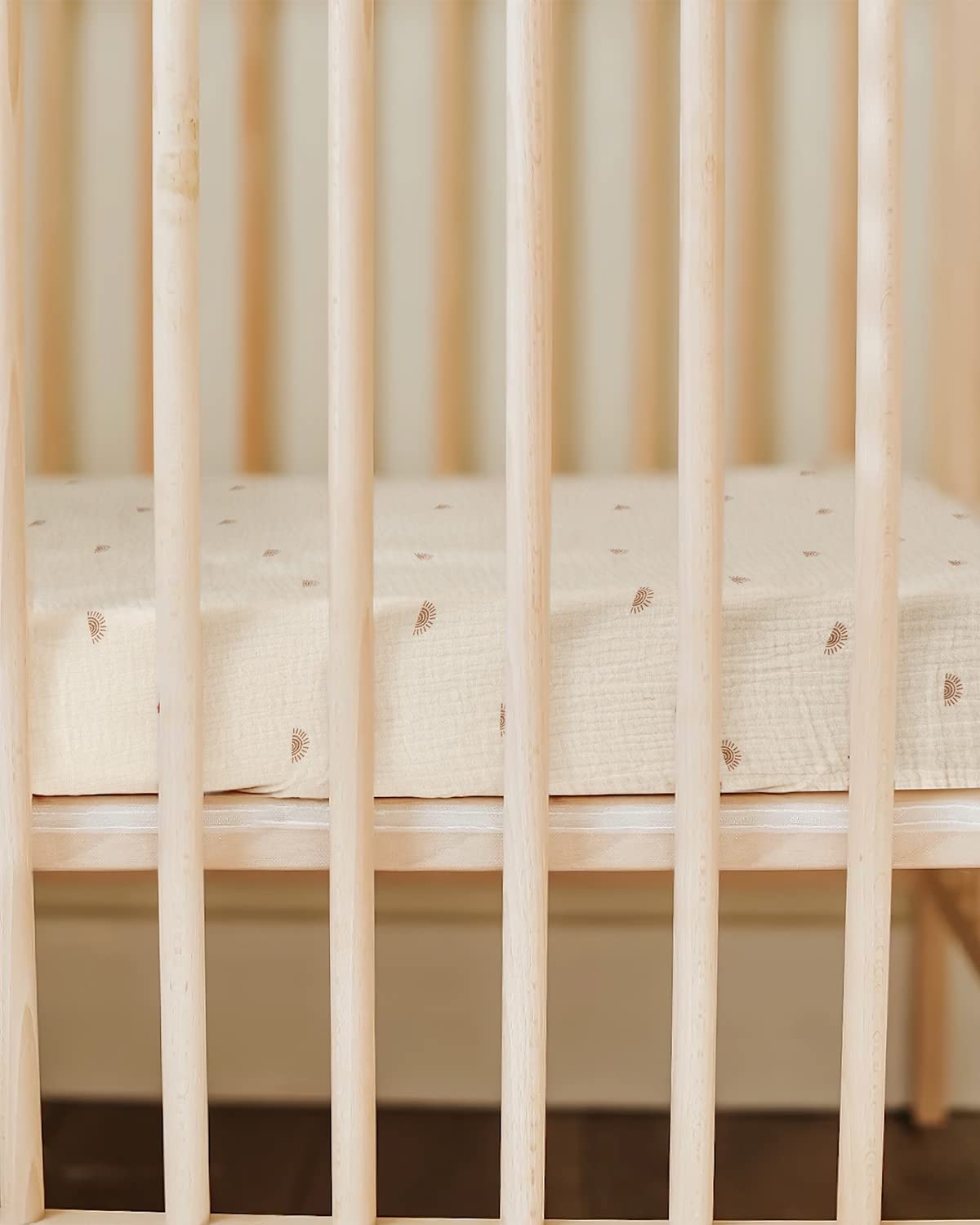Detalle de Blissful Diary Muslin Mini Crib Sheets (Pack N Play), 2-Pack — Sunshine & Brown