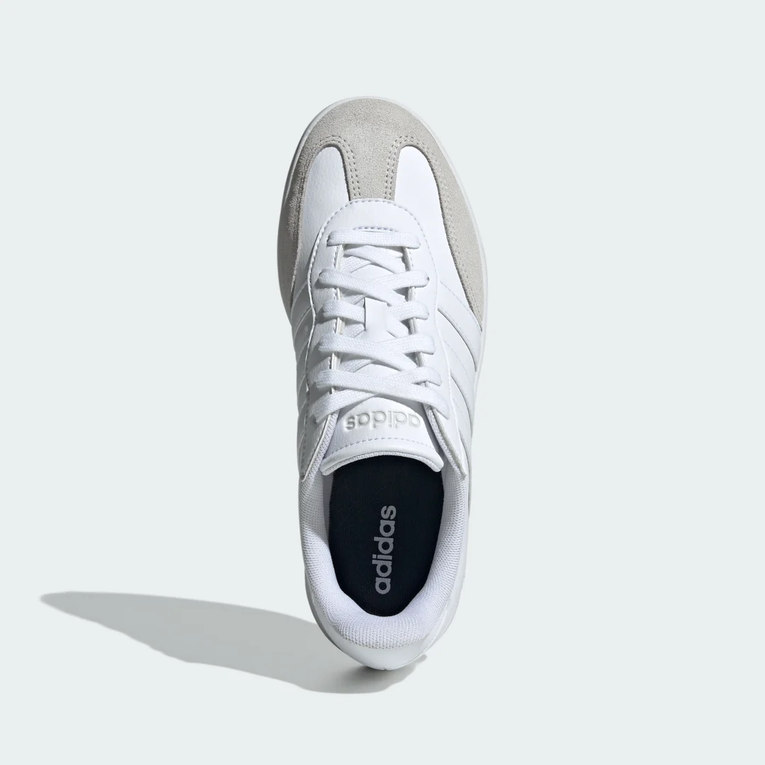 Detalle de Zapatilla Barreda de Adidas: estilo blanco para uso diario