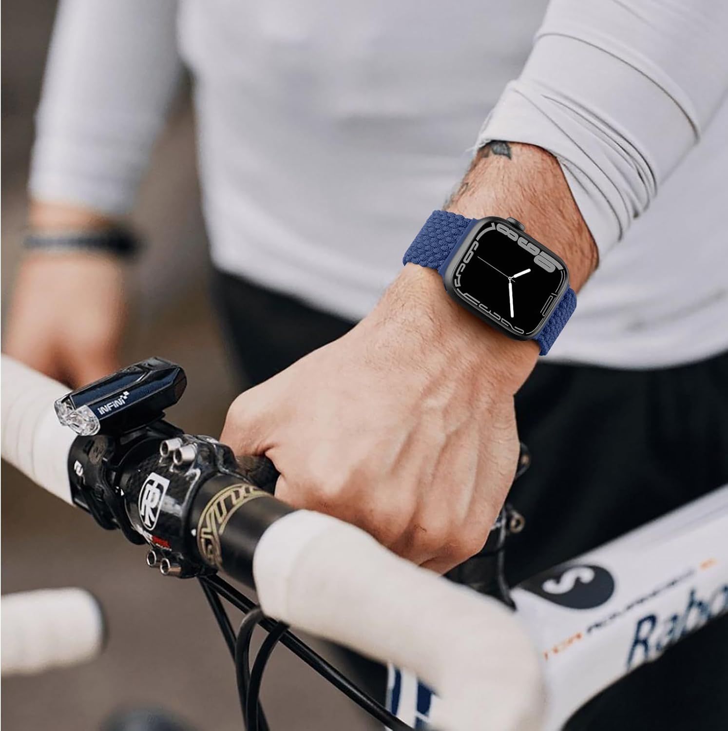 Detalle de Oielai braided nylon strap with adjustable magnetic clasp for Apple Watch (40mm/41mm/42mm/44mm/45mm/46mm/49mm)