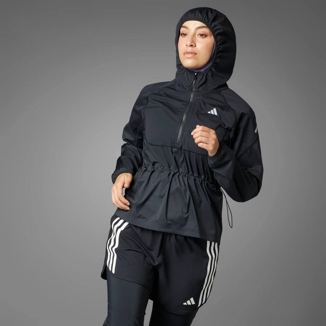 Detalle de Chaqueta Ultimate de Adidas – negro, versátil y para uso diario