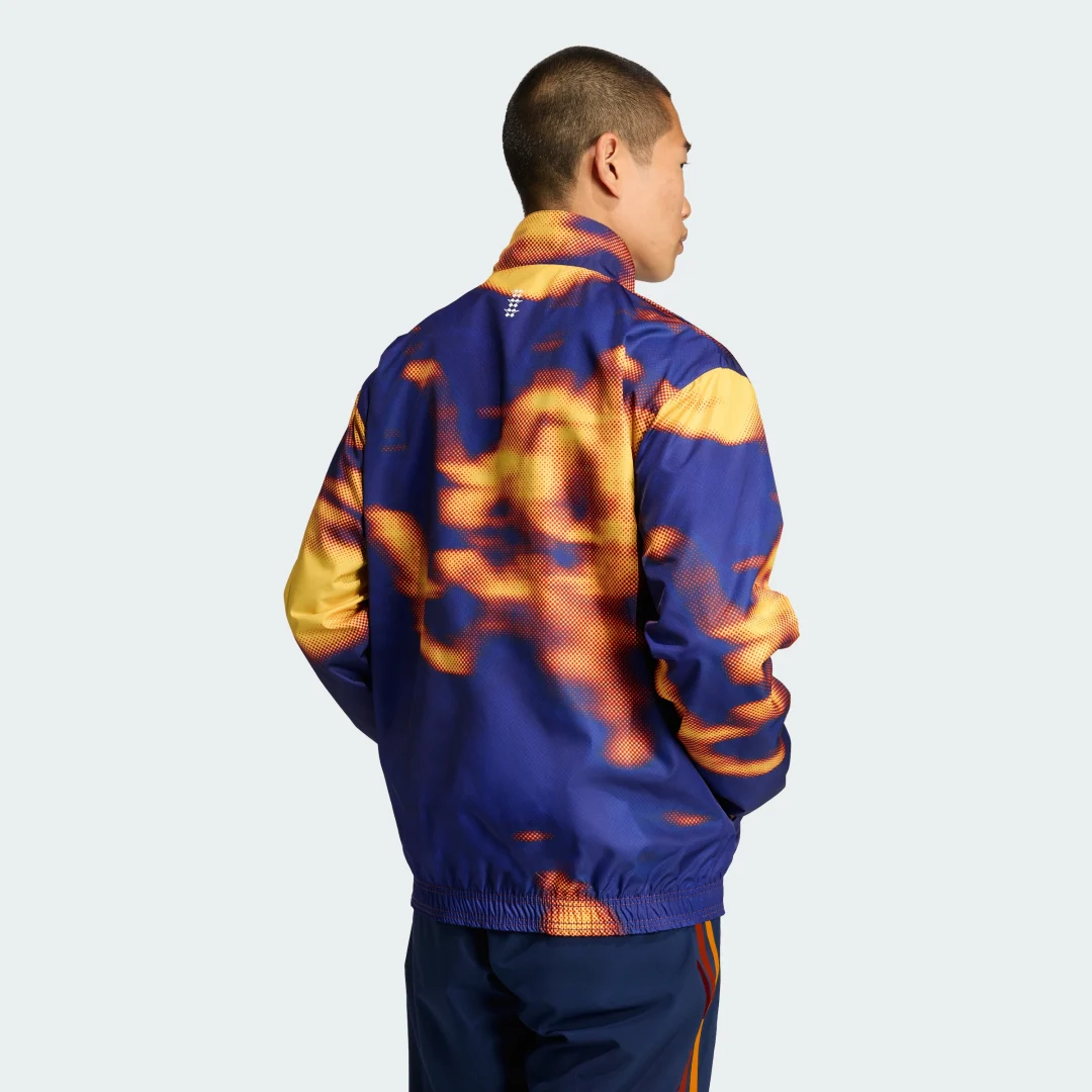 Detalle de Chaqueta deportiva Ajax x ID&T de Adidas: estilo urbano y comodidad para entrenar