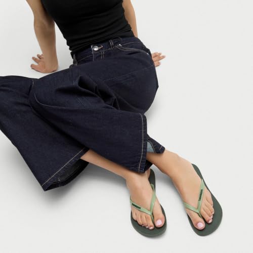 Detalle de Havaianas Slim Logo Pop Up: Chanclas con logo en contraste para mujer