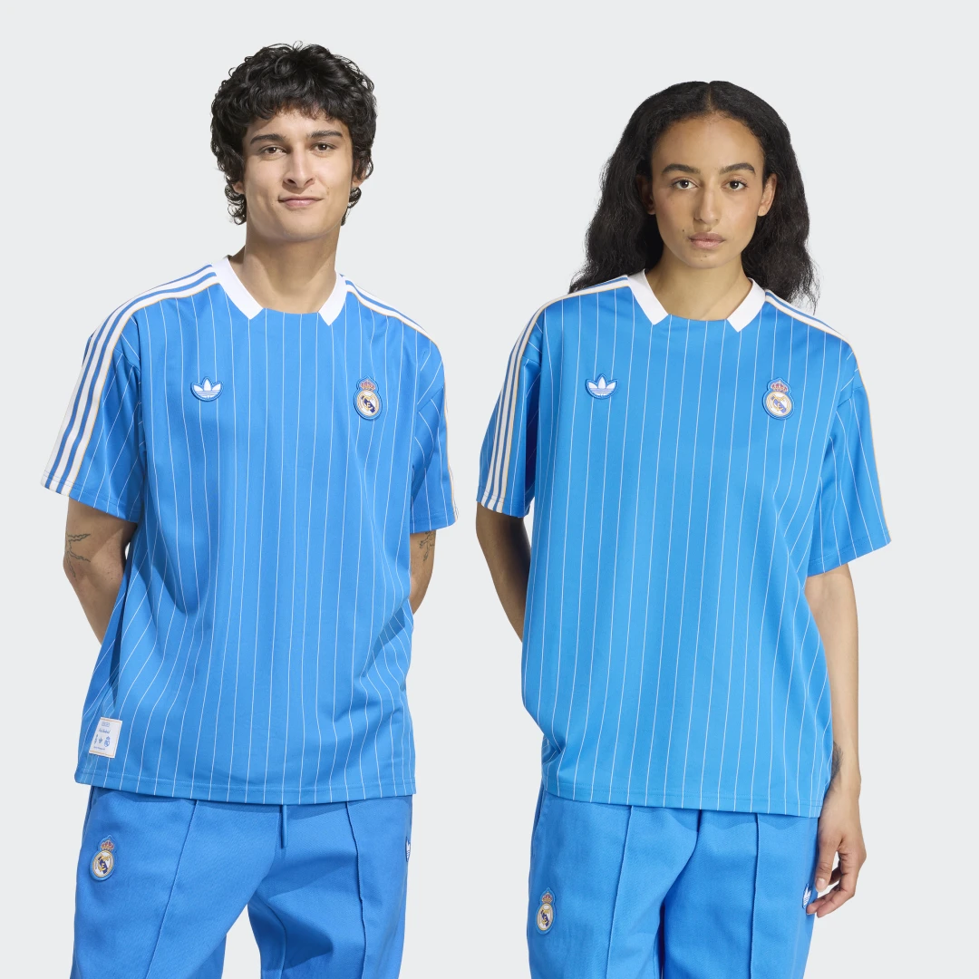 Detalle de Camiseta Real Madrid Terrace Icons de Adidas — azul, para fans que buscan estilo y comodidad