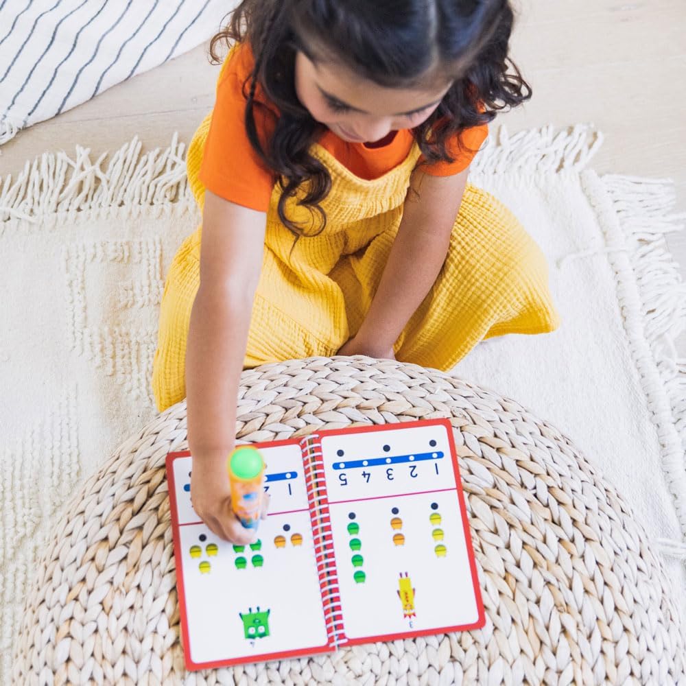 Detalle de Learning Resources Hot Dots Numberblocks 1–10 Activity Book & Interactive Pen