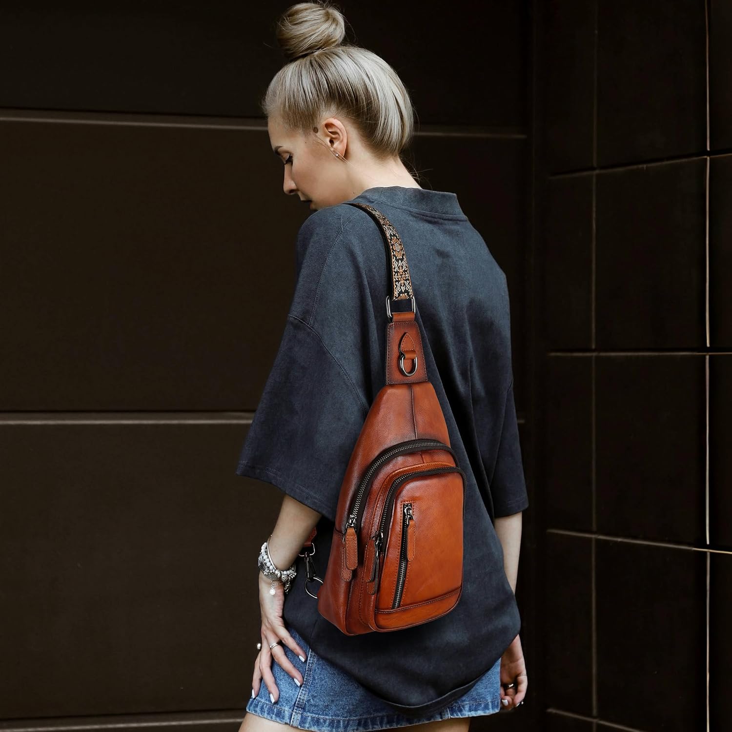Detalle de HESHE Leather Sling Bag Genuine Leather