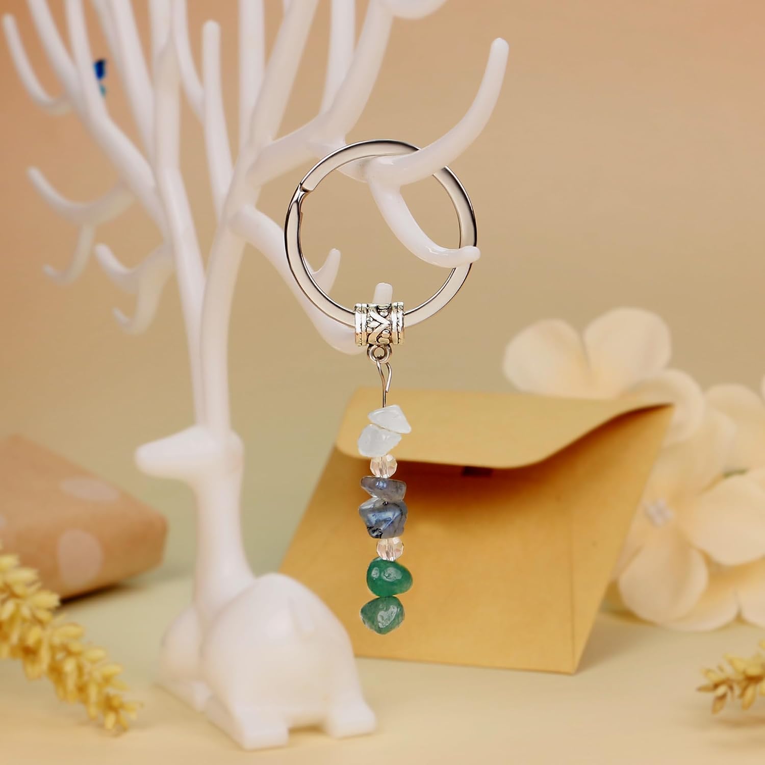 Detalle 2 de Trinckle New Beginnings Nature Crystal Keychain for Women – Moonstone, Labradorite & Green Aventurine