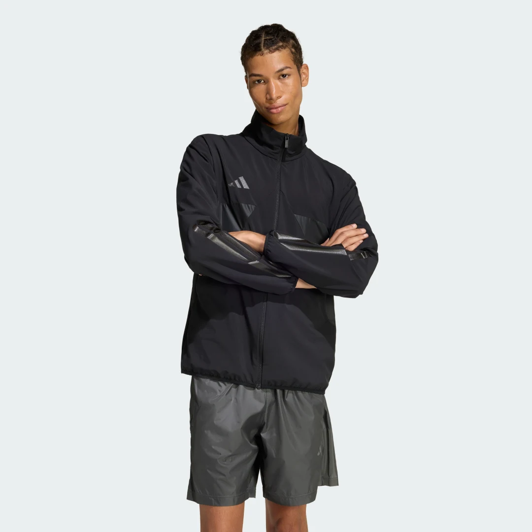 Detalle de CHAQUETA DEPORTIVA HOUSE OF TIRO de Adidas en Negro — versátil para deporte y tiempo libre