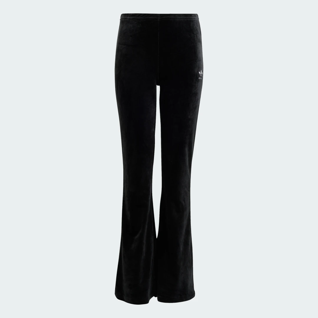 Detalle de Pantalón de terciopelo Adidas negro: confort diario con estilo