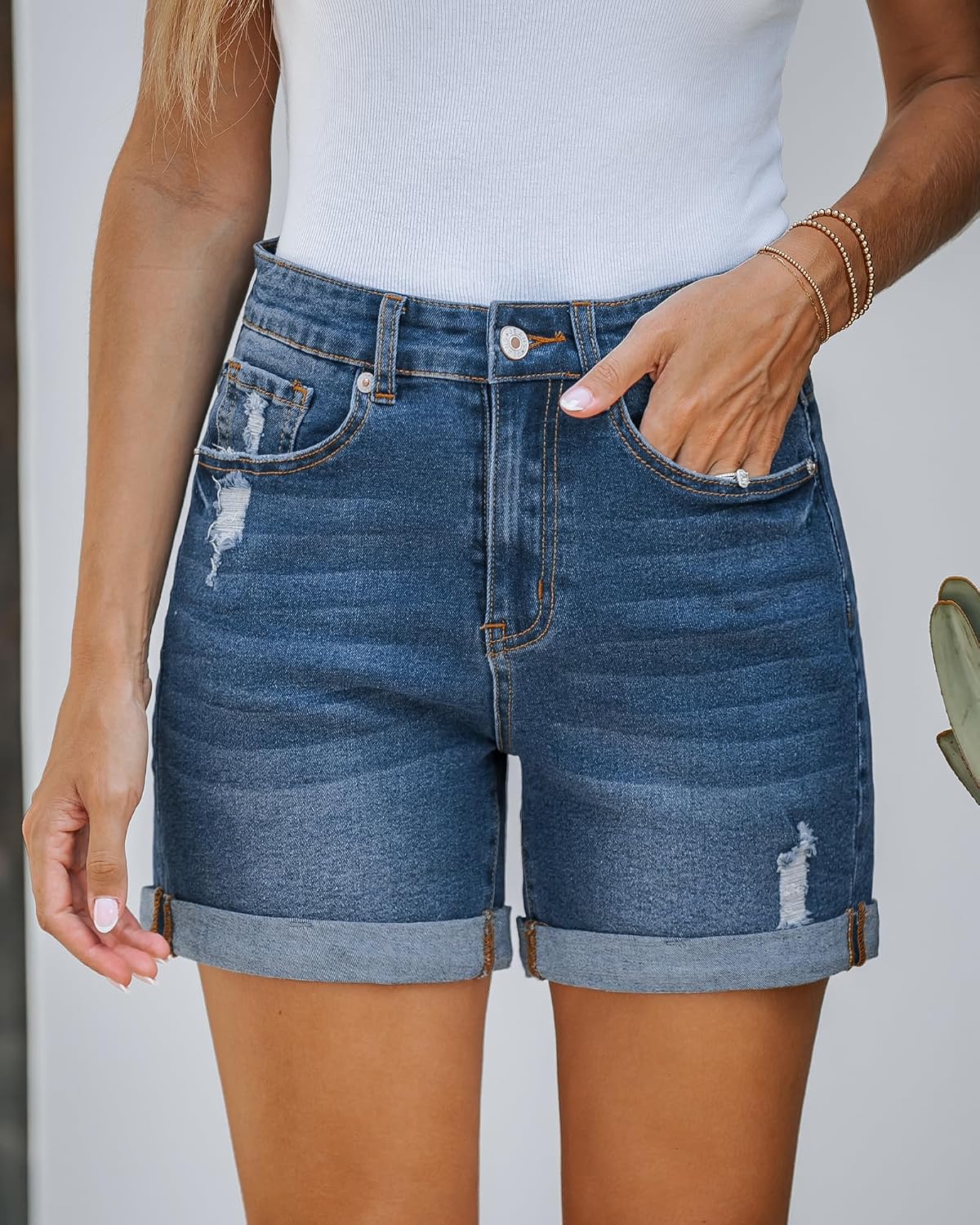 Detalle de LookbookStore Women's Stretchy High-Waisted Ripped Denim Shorts with Pockets