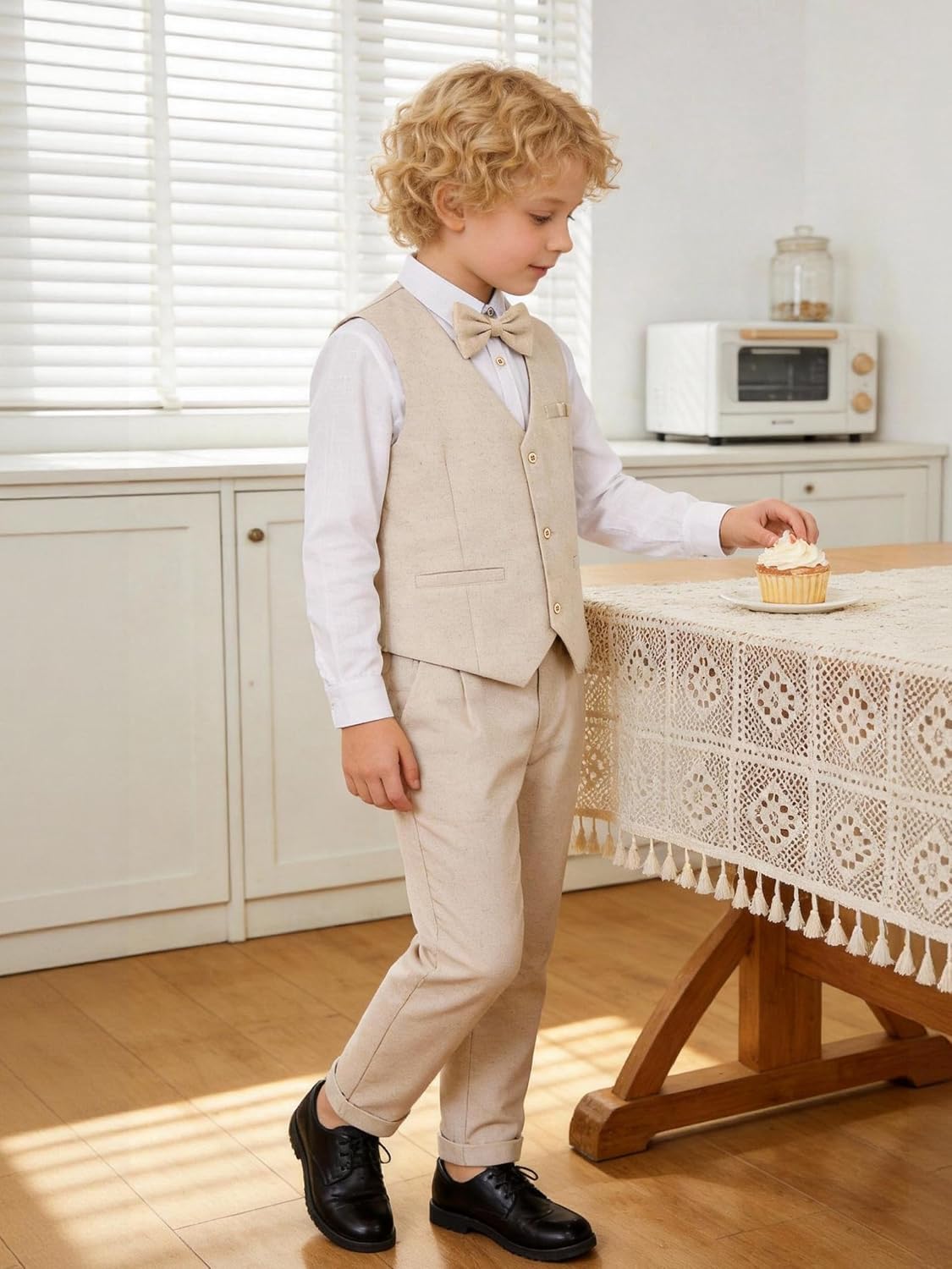 Detalle de LOLANTA H09004 4-delige jongensceremonieset met linnen vest en strik