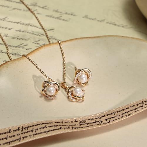 Detalle de Aliyoham 14K Gold Plated Pearl Necklace and Earrings Set