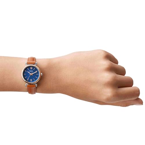 Detalle de Fossil Carlie, orologio da donna al quarzo con quadrante blu e cinturino in pelle
