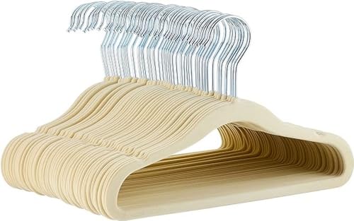 Detalle de Amazon Basics Kleiderbügel aus Samt, 50er-Pack, 29 cm – rutschfest für Babys und Kleinkinder