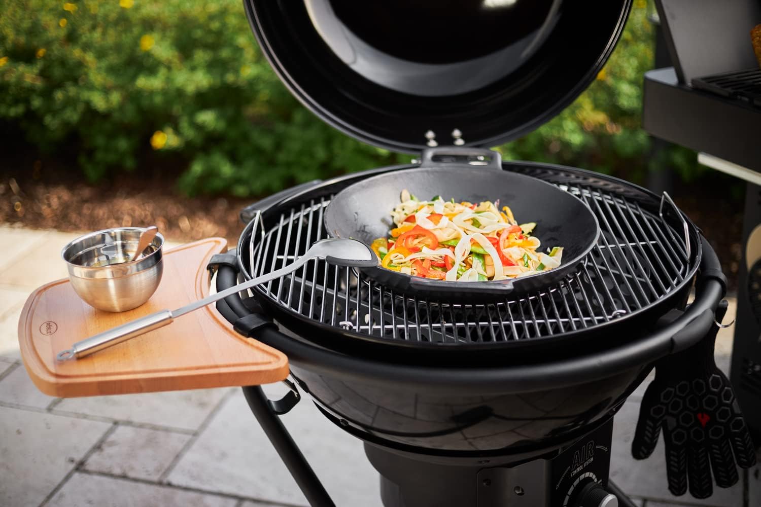 Thumbnail 1 de RÖSLE Tablette amovible pour barbecue boule – bois de hêtre et rainure d’écoulement