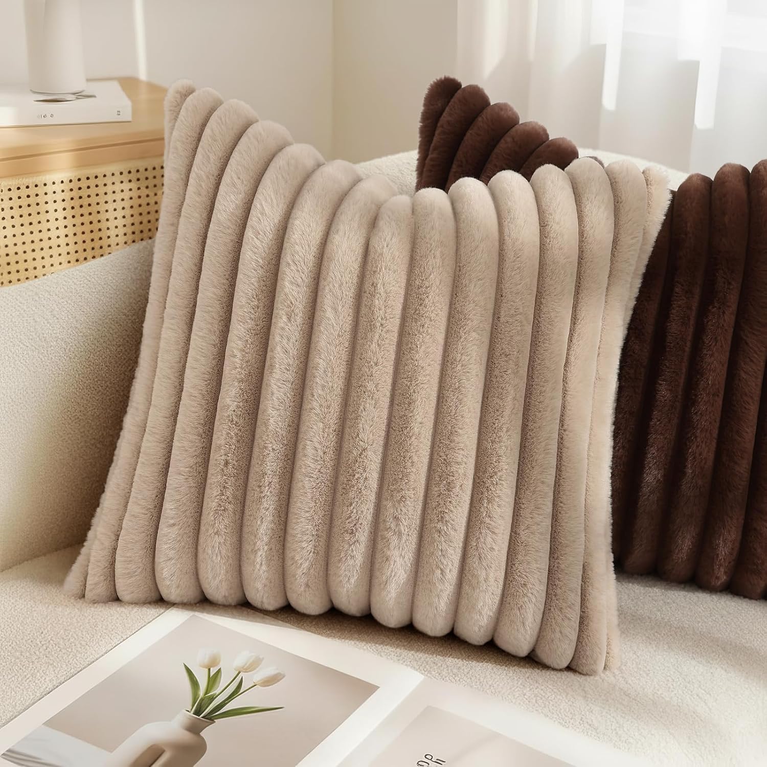 Thumbnail 3 de decorUhome Faux Fur Spring 20x20 Pillow Covers set