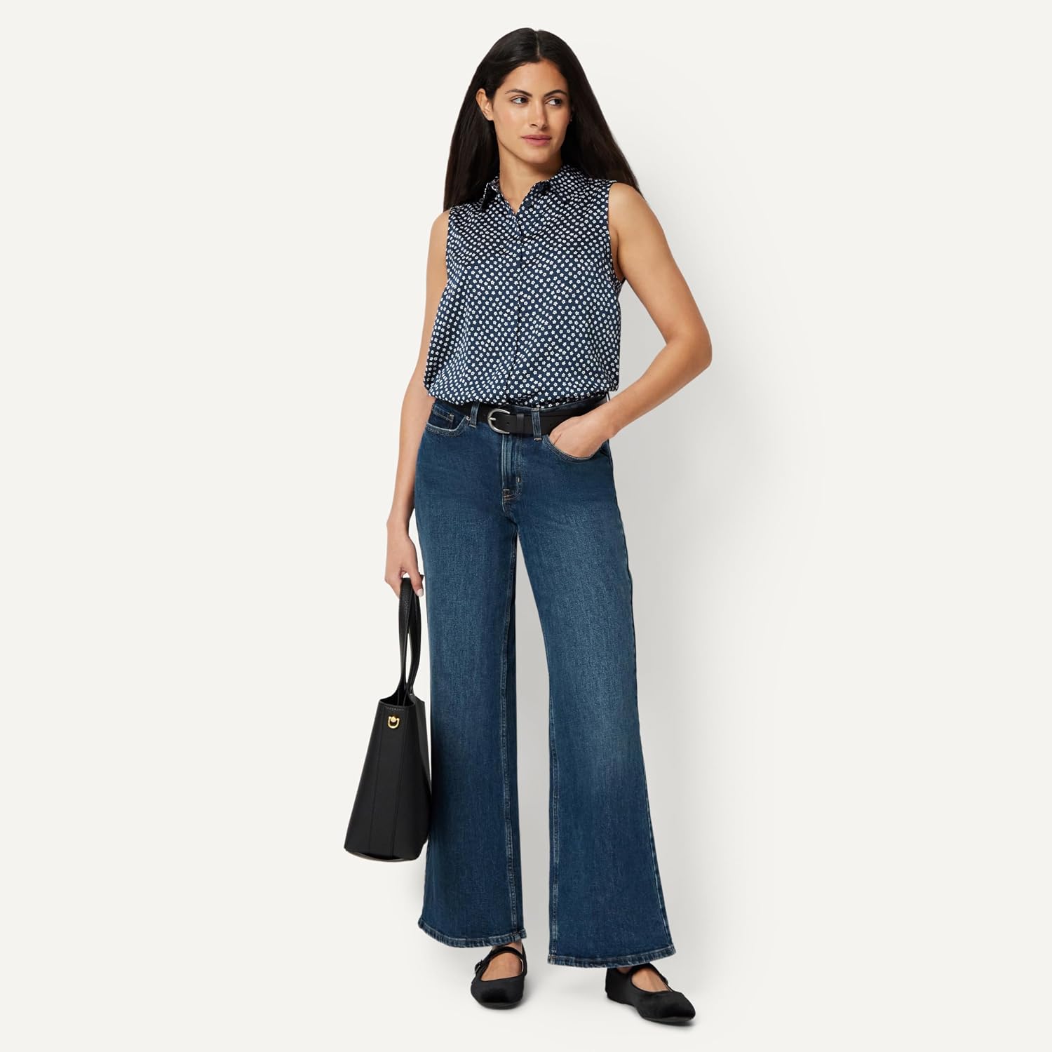Detalle de Amazon Essentials Damen Ärmellose Bluse mit Knopfleiste – Regular Fit, Satin