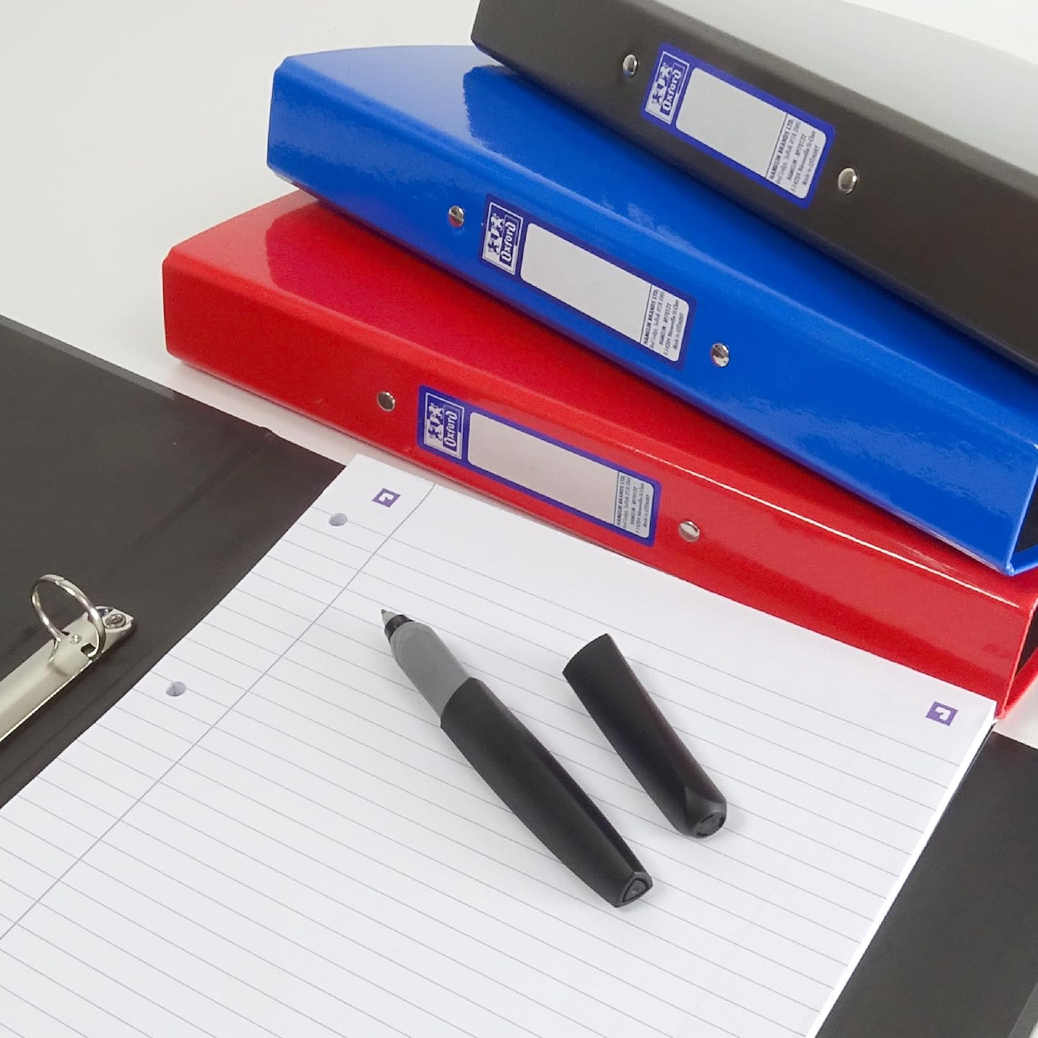 Detalle 2 de Oxford A4 Ring Binders 3-Pack (Glossy Red, Black & Blue) 40 mm Spines