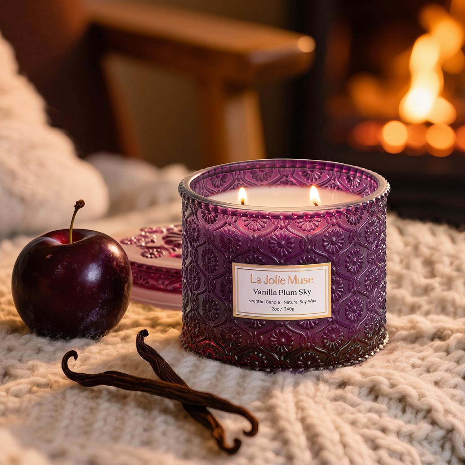 Detalle 2 de La Jolie Muse Vanilla Plum Sky Candle 12oz