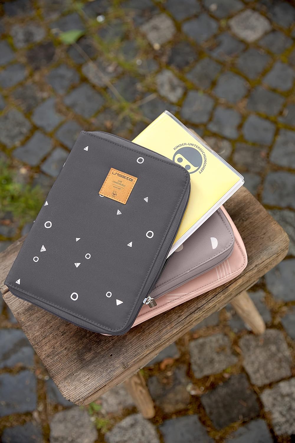 Detalle 2 de LÄSSIG Mama Mutterpasshülle U‑Heft Tasche Dokumententasche