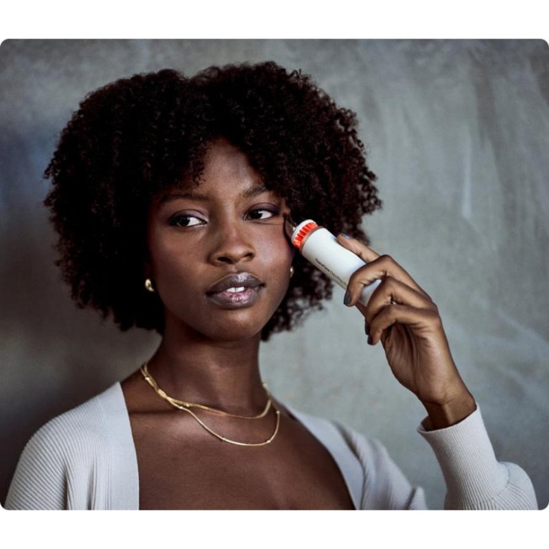 Thumbnail 2 de THERABODY TheraFace Depuffing Wand: masajeador facial frío-calor con batería y pantalla