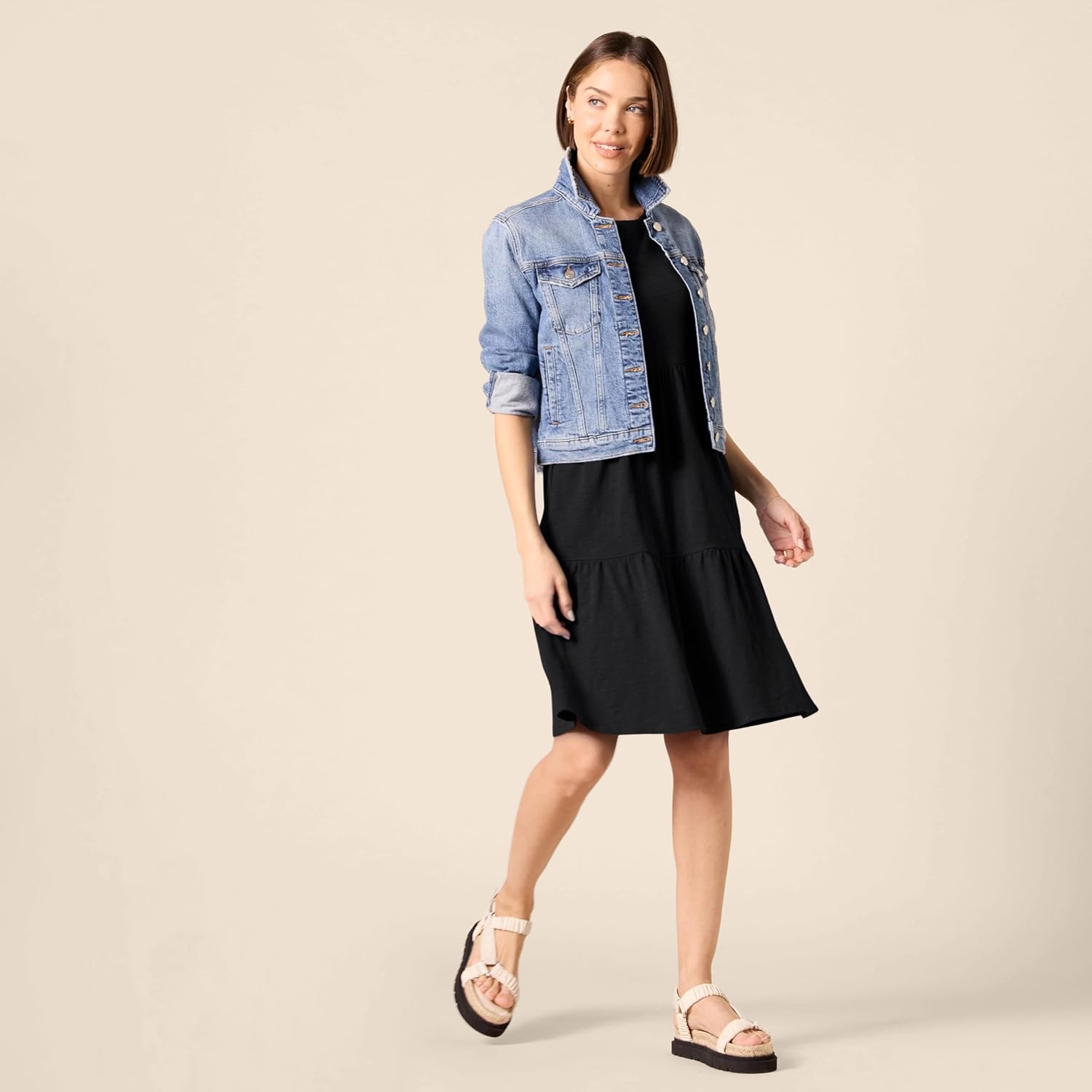 Thumbnail 4 de Amazon Essentials Damen Kurzärmliges, gestuftes Kleid mit Rundhalsausschnitt – Alltagskomfort aus 100% Baumwolle