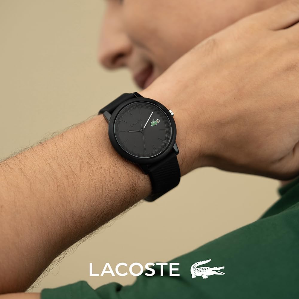Detalle de Lacoste Analoguhr für Herren oder Damen – Kollektion Lacoste.12.12 mit Silikonarmband und Petit Piqué Textur
