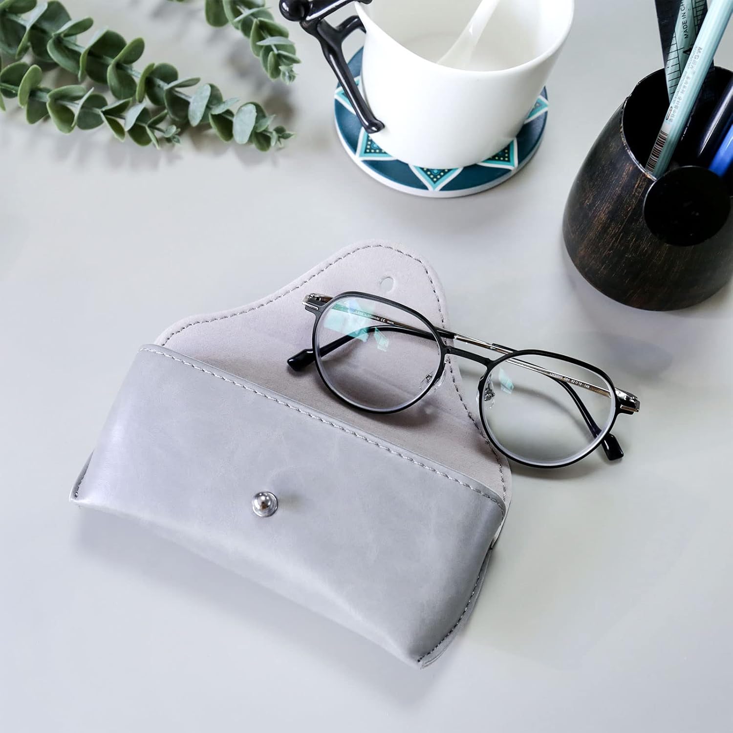 Detalle 2 de LogHog leather sunglasses case 16 x 7 cm
