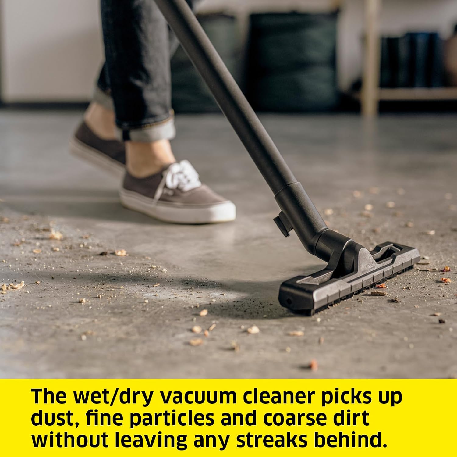 Detalle de KÄRCHER WD 4 Wet & Dry Vacuum Cleaner — Practical 1000W Companion for Home, Garden and Workshop