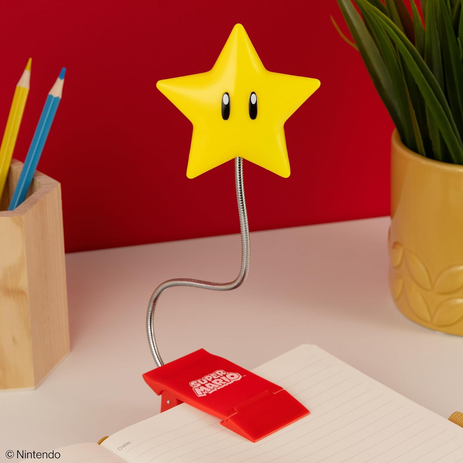 Detalle 2 de Paladone Super Mario Super Star clipbooklamp met flexibele arm en led