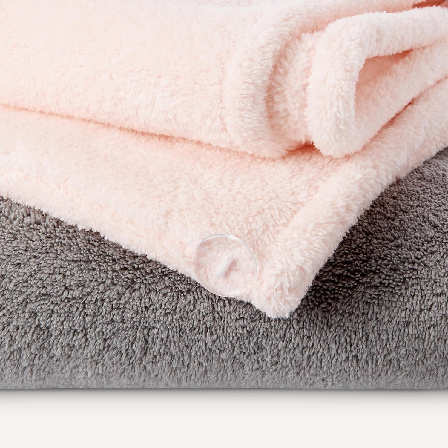 Detalle de Amazon Basics Cuffia Turbante per Capelli in Microfibra – 2 pz (Grigio/Rosa), asciugatura rapida