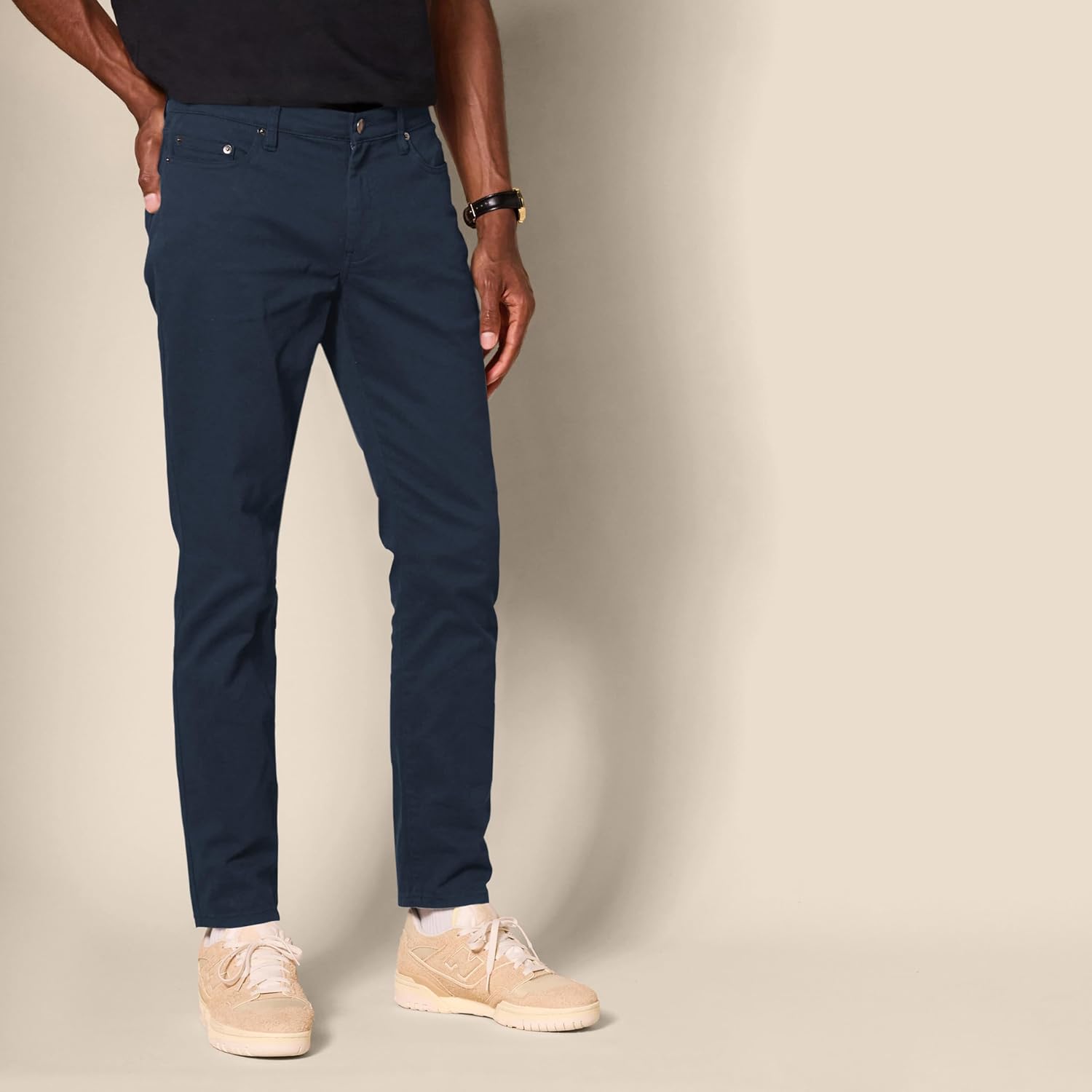 Thumbnail 2 de Amazon Essentials Men’s Slim-Fit 5-Pocket Stretch Twill Trousers