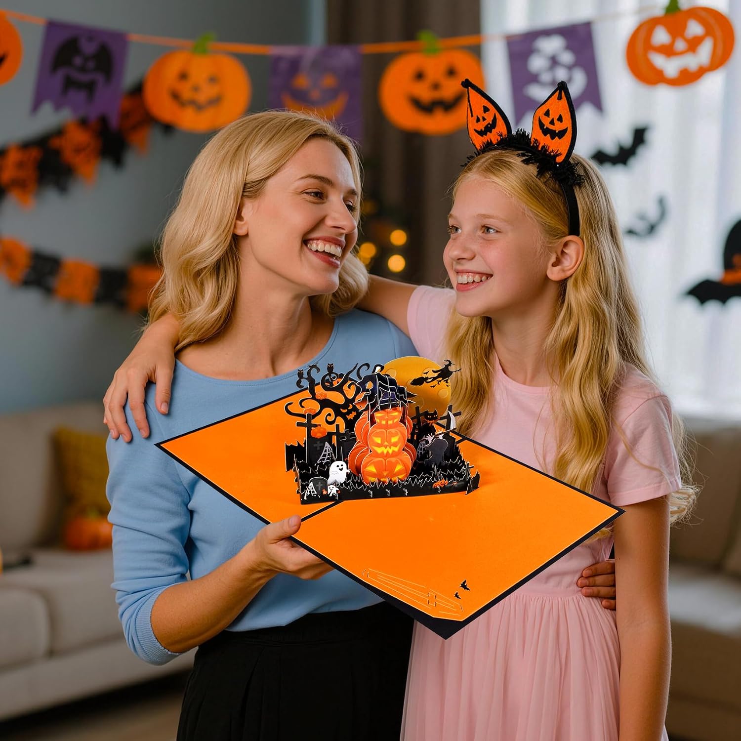 Thumbnail 1 de GREETING ART Spooky Pumpkin Pop-Up Halloween Card with 3D Laser-Cut Scene