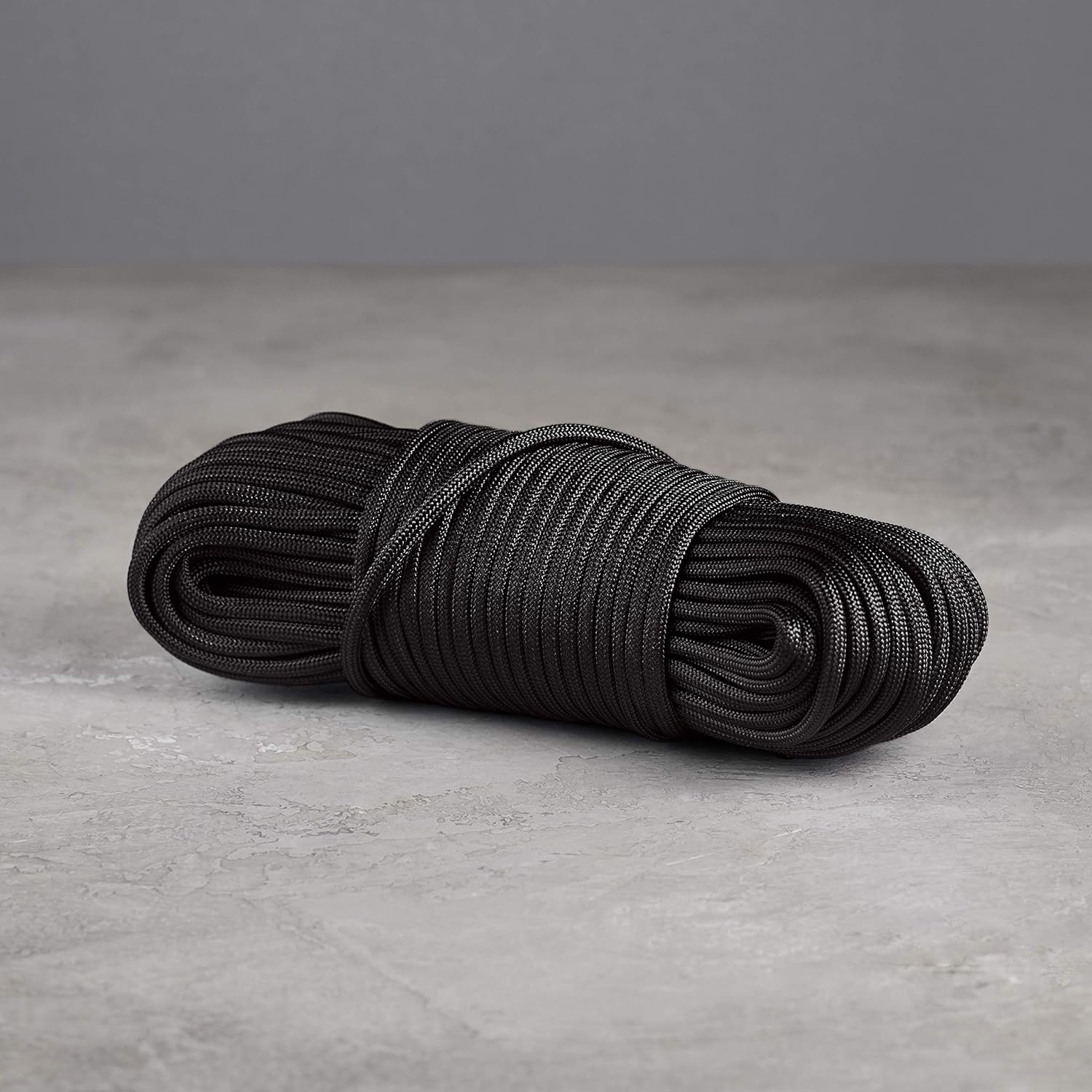 Detalle de Amazon Basics Paracord 550 Typ III – Fallschirmleine, 4,0 mm x 30,0 m, Schwarz